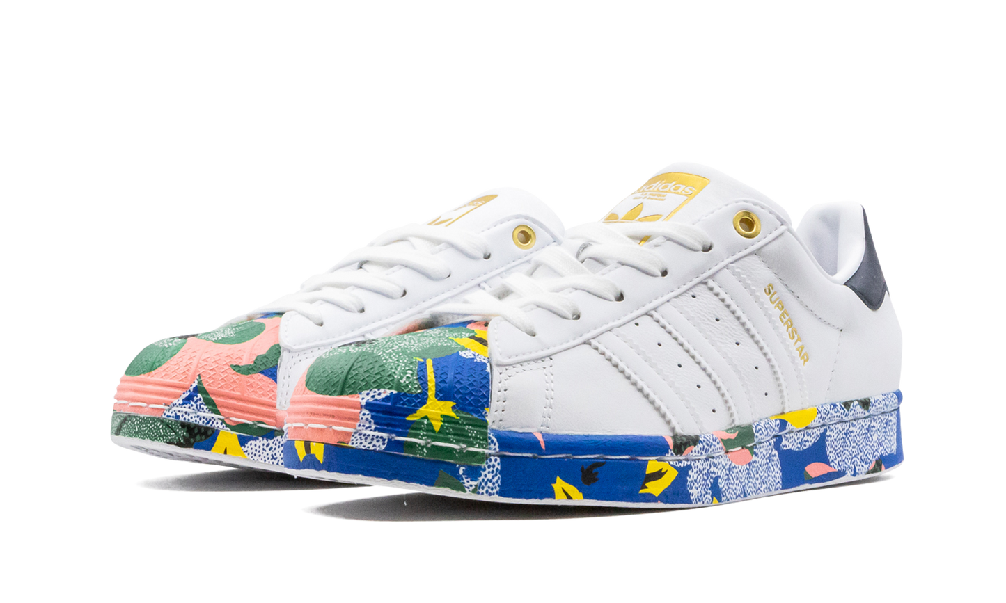 Superstar "Her Studio London"